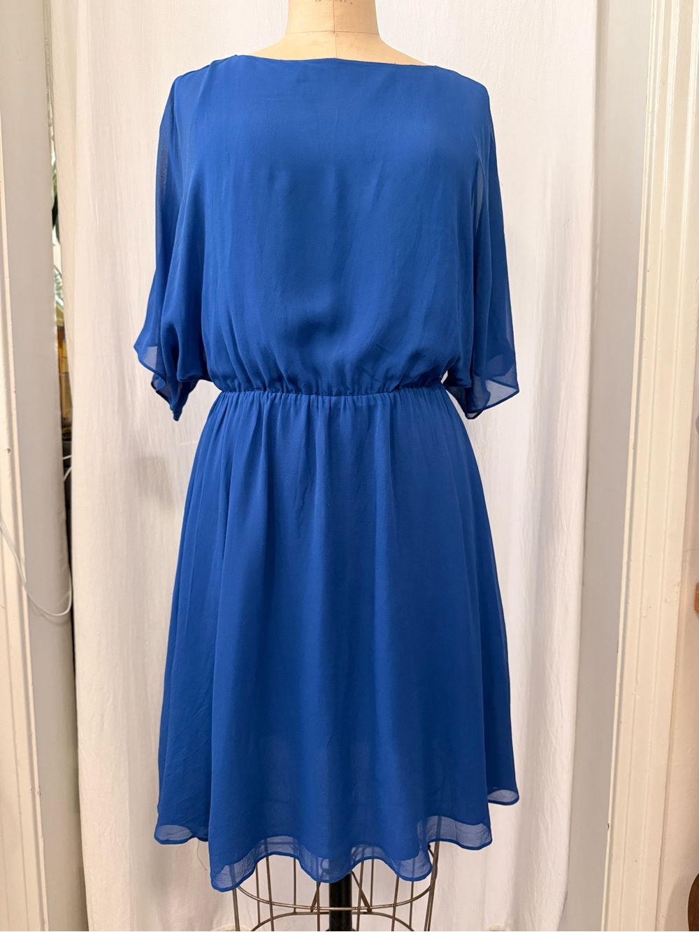 Alice + Olivia, 100% Silk Chiffon, Cold Shoulder, Handkerchief Sleeve Dress